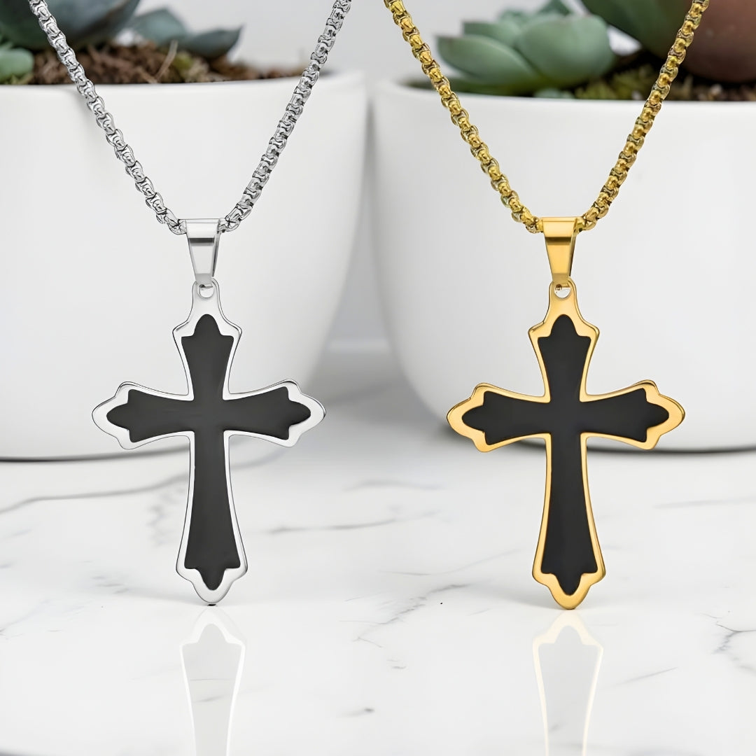 Collier homme, pendentif croix "L'Héritage Royal"  dore argent presentation table marbre pots plantes