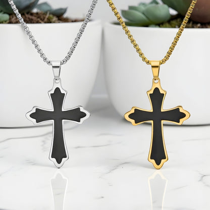 Collier homme, pendentif croix "L'Héritage Royal"  dore argent presentation table marbre pots plantes