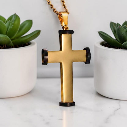 Collier homme, pendentif croix "L'Icone Horizon" variante dore noire