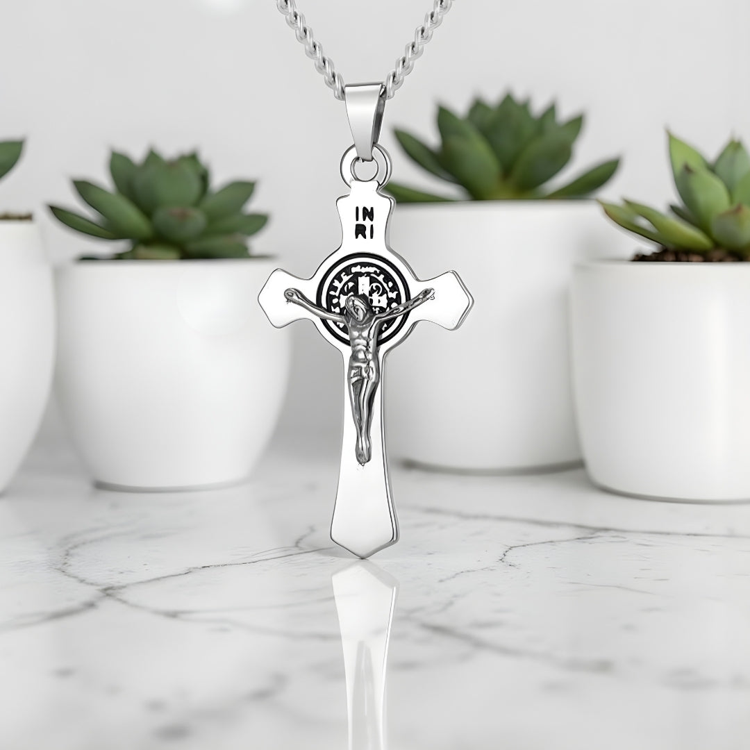 Collier homme pendentif croix Le Crucifère de Saint-Benoît argent variante