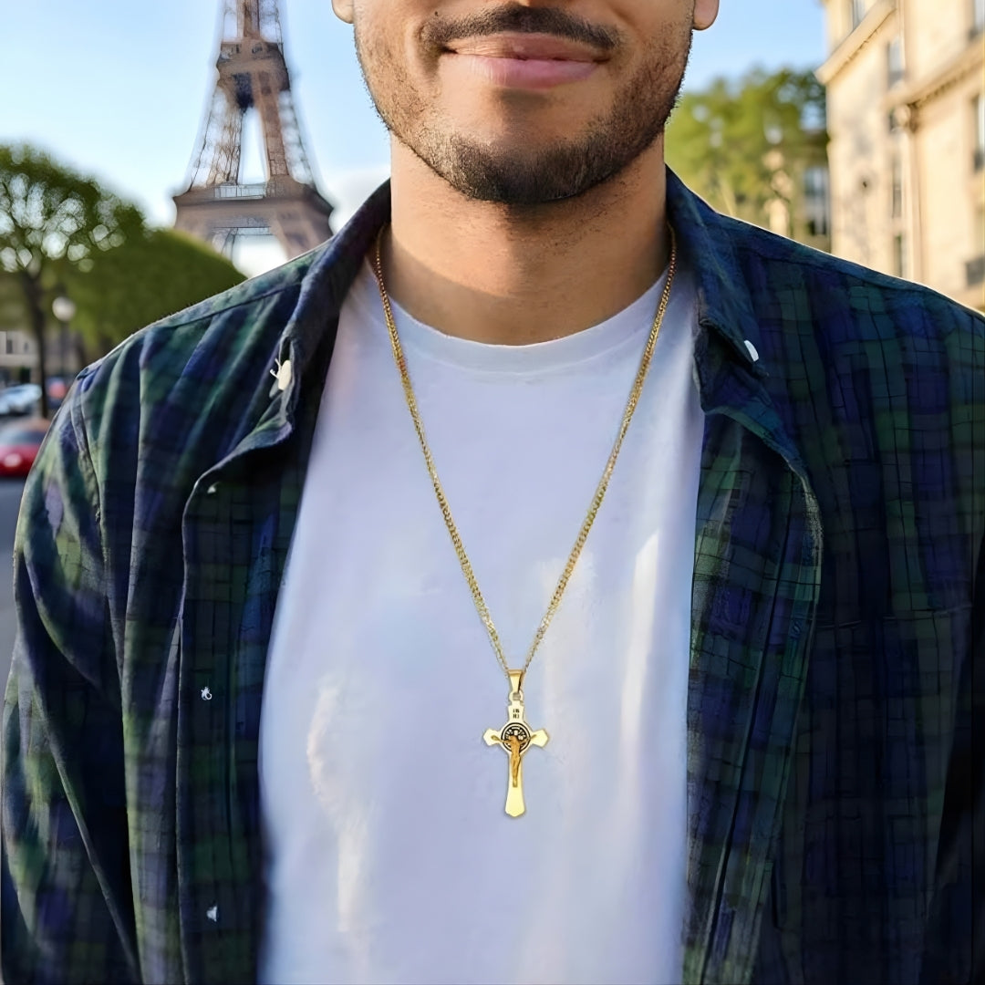 Collier homme pendentif croix Le Crucifère de Saint-Benoît dore homme rue Paris 