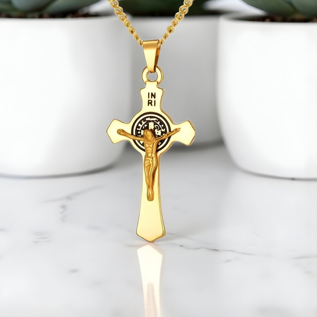 Collier homme pendentif croix Le Crucifère de Saint-Benoît dore variante