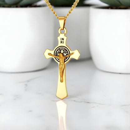 Collier homme pendentif croix Le Crucifère de Saint-Benoît dore variante