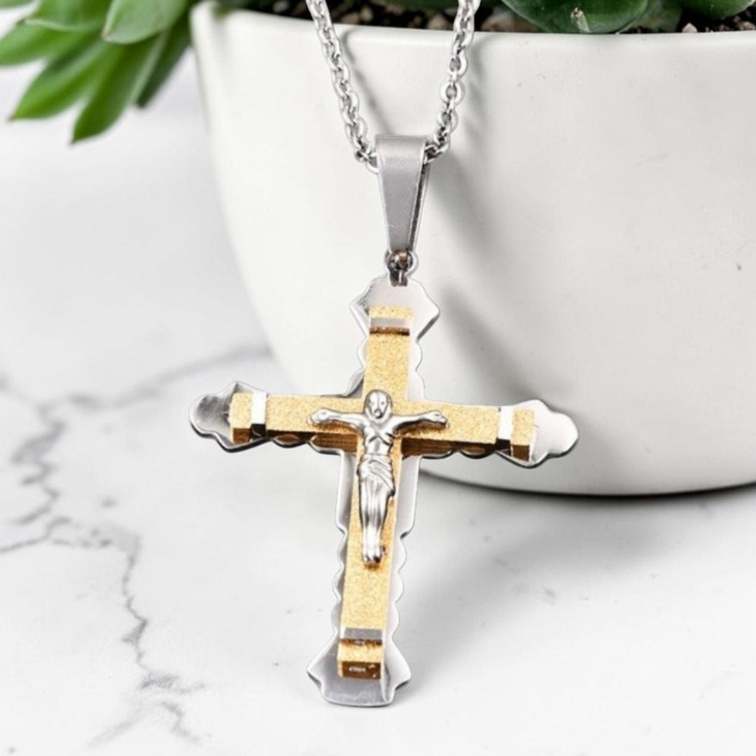 Collier homme, pendentif croix Le Crucifix Baroque à Double Superposé variantes bicolore