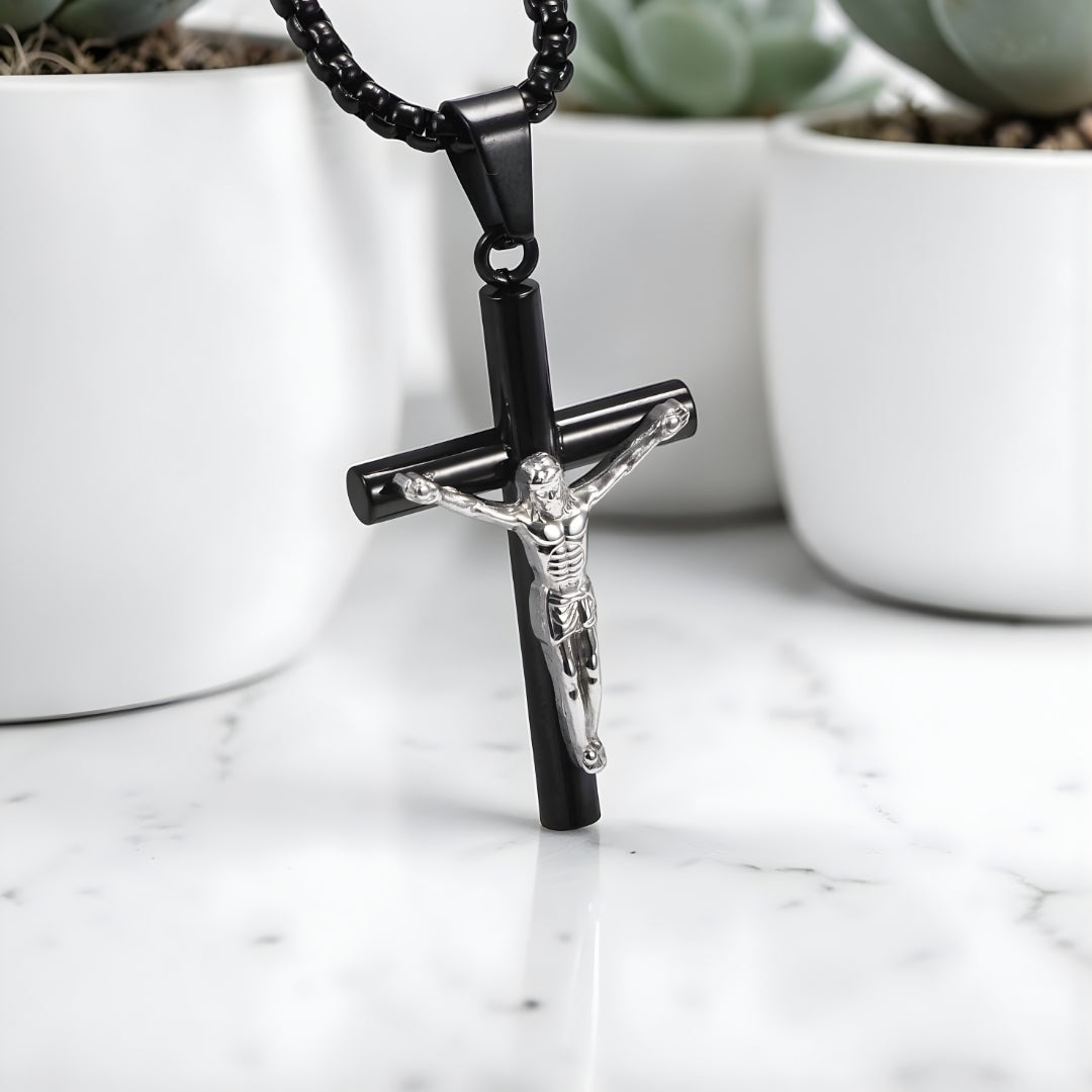 Collier homme pendentif croix "Le Crucifix des Braves"variante noir argent marbre