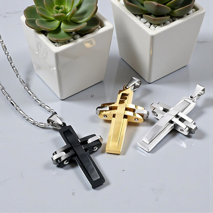 Collier homme, pendentif croix MODERN CROSS™ dore noir argent table marbre
