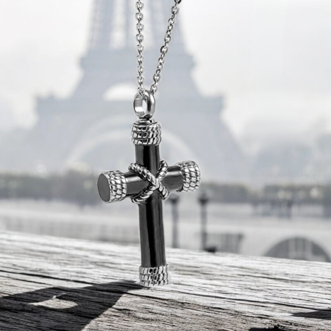 Collier homme, pendentif croix ROPICROSS™ variantes noire table bois
