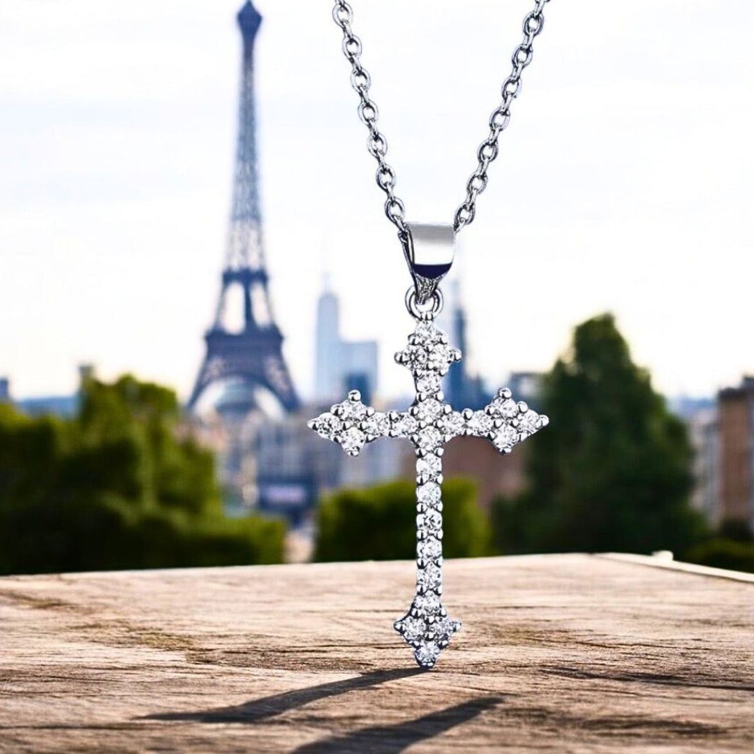 Collier homme, pendentif croix STRASSCROSS™ presentation Paris