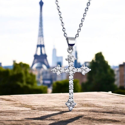 Collier homme, pendentif croix STRASSCROSS™ presentation Paris