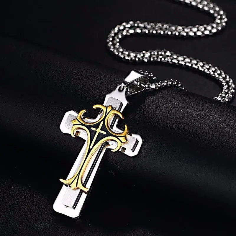 Collier homme, pendentif croix TRIPLE CROSS™tricolore presenation coussin noir