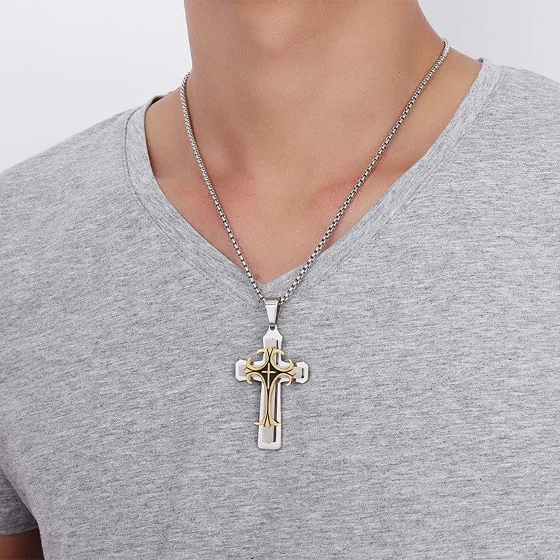 Collier homme, pendentif croix TRIPLE CROSS™tricolore t-shirt gris