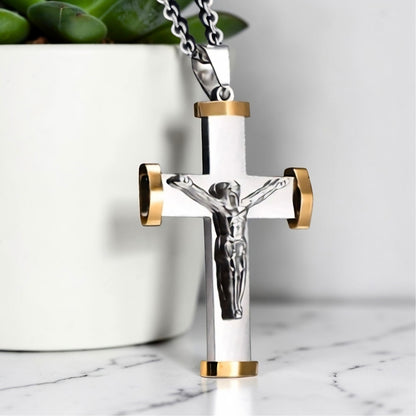 Collier homme, pendentif croix crucifix "Héritage Moderne" variante argent doree