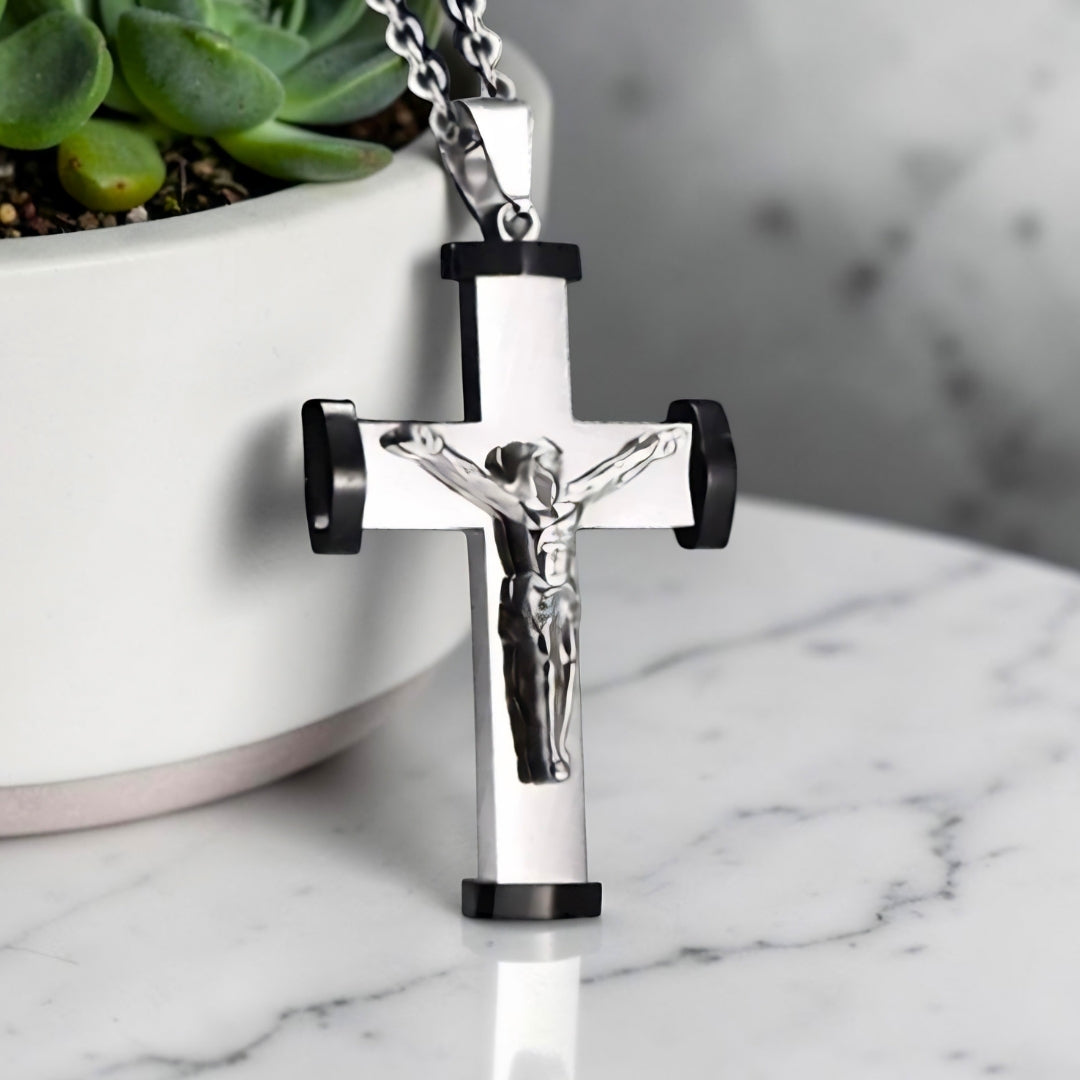 Collier homme, pendentif croix crucifix "Héritage Moderne" variante argent noire