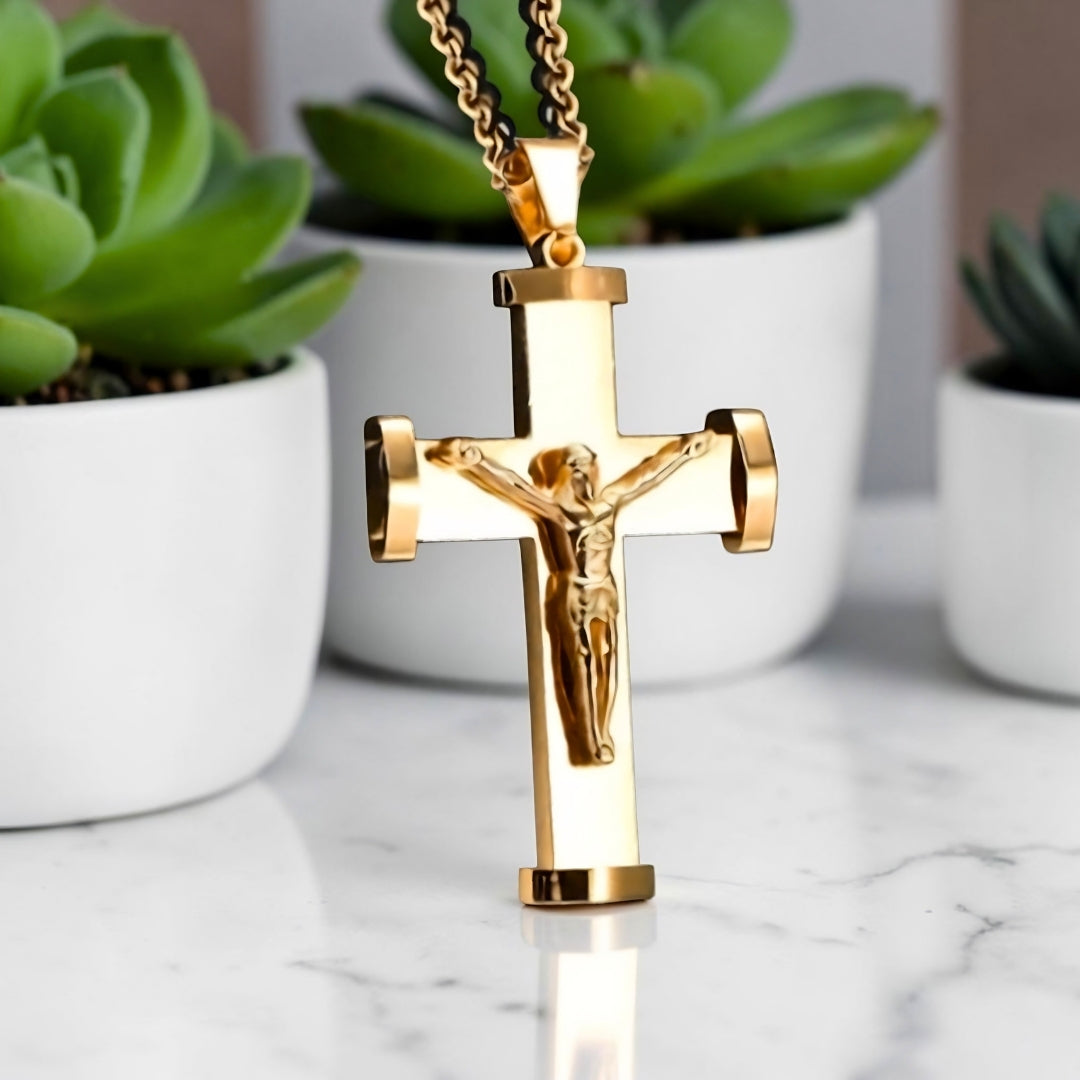 Collier homme, pendentif croix crucifix "Héritage Moderne" variante doree