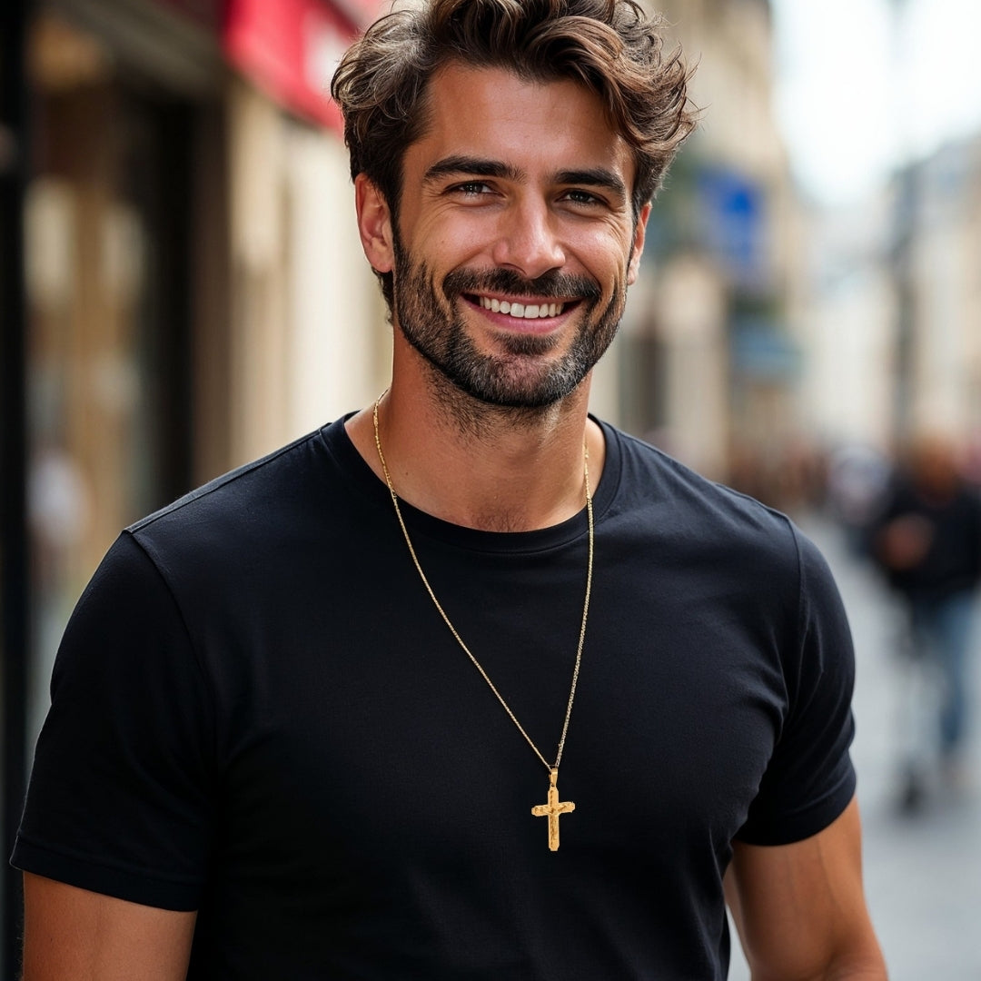 Collier homme, pendentif croix crucifix dore t-shirt noir 