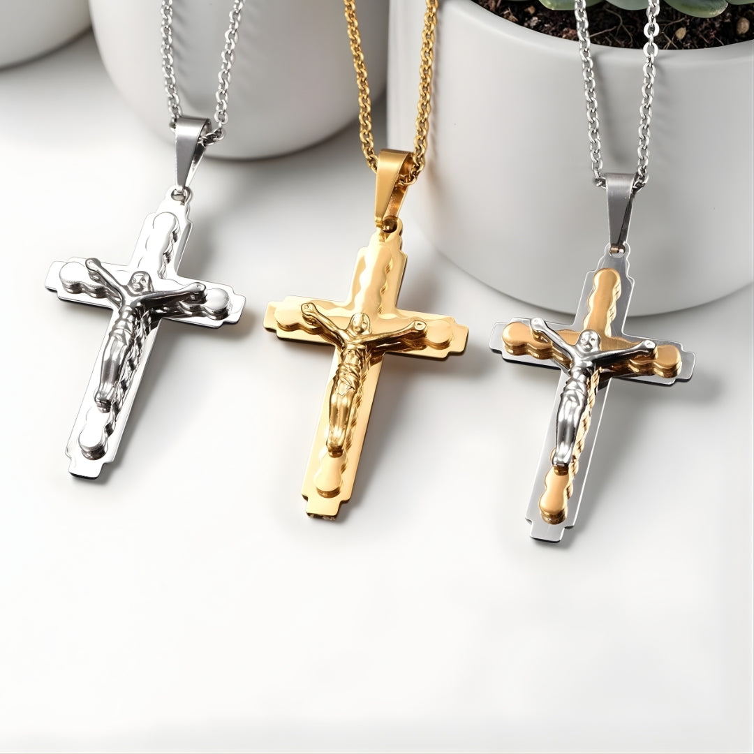 Collier homme, pendentif croix crucifix table marbre plantes