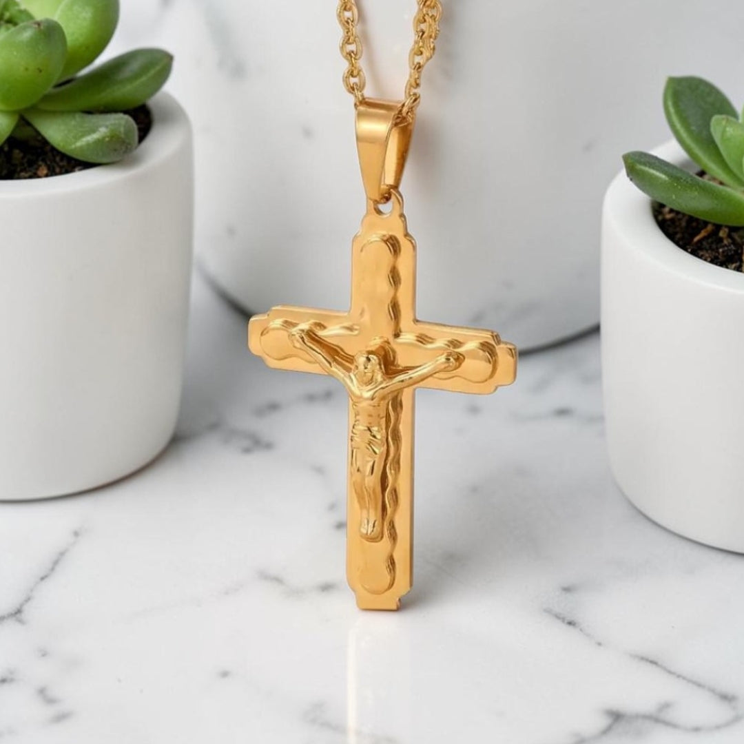 Collier homme, pendentif croix crucifix variante dore
