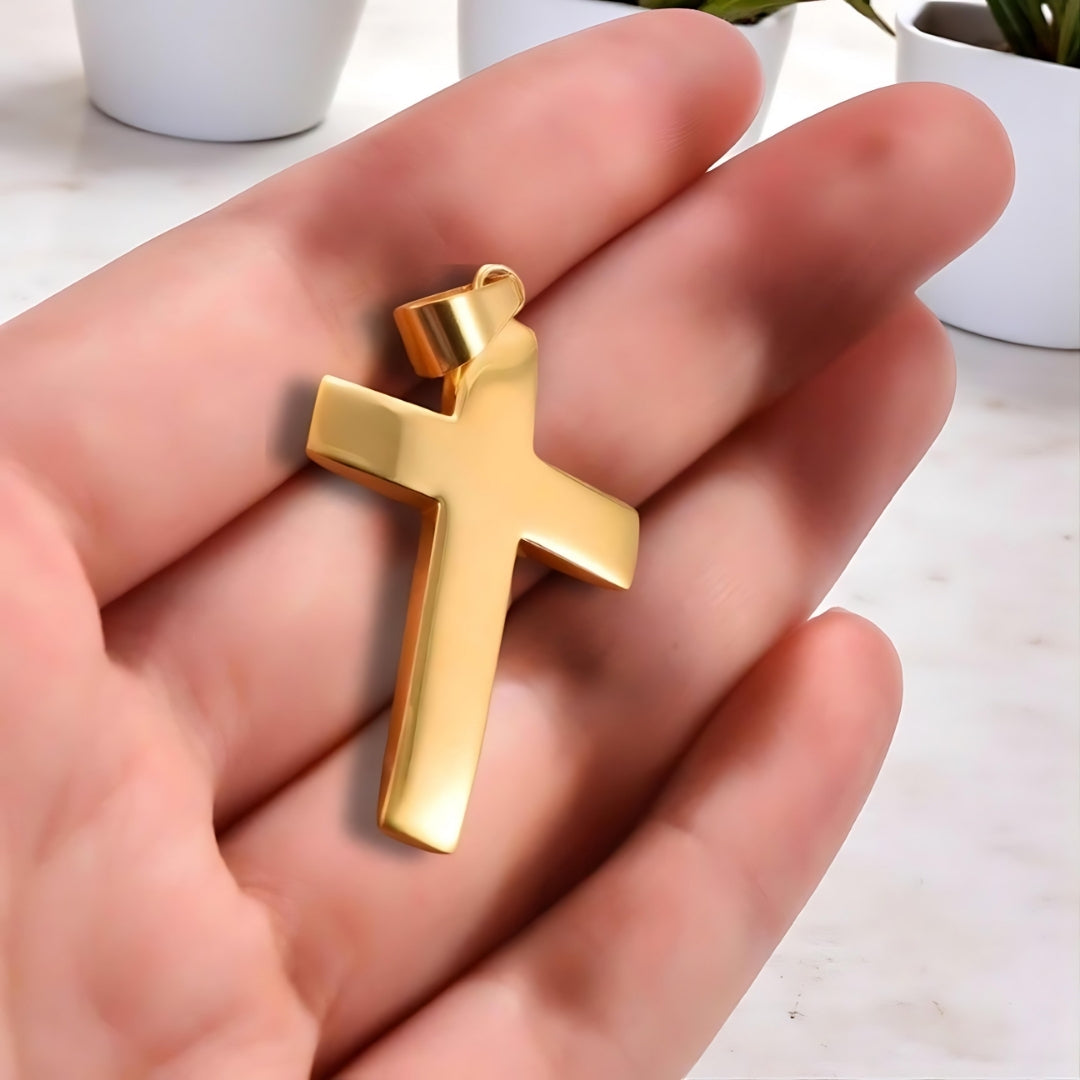 Collier homme pendentif croix minimaliste dore main
