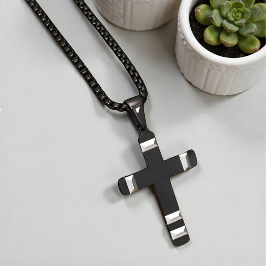 Collier homme, pendentif croix noire CLASSYCROSS™table marbre plantes