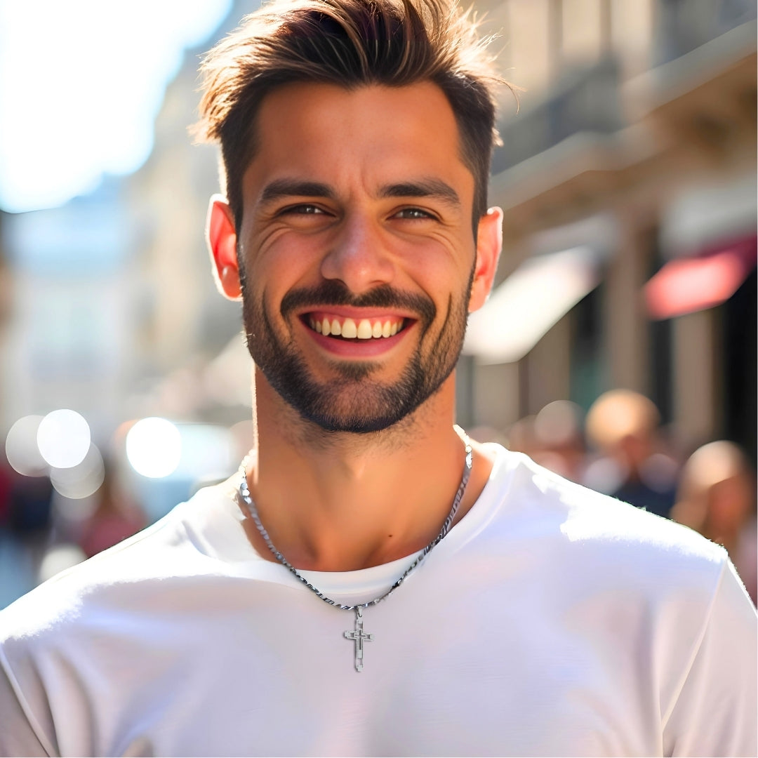 Collier homme, pendentif croix vides HOLLOW CROSS™vargent t-shirt blanc rue 