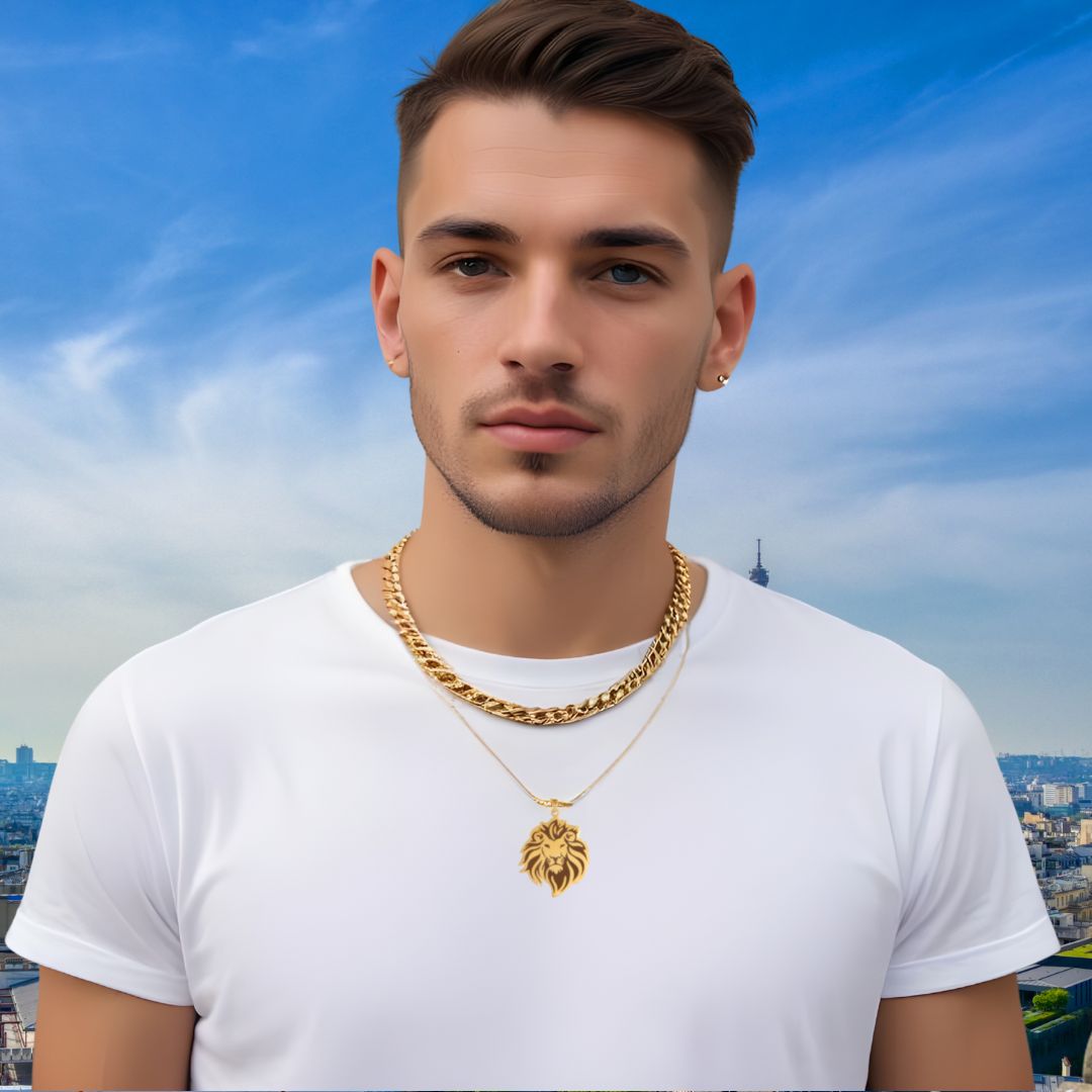 Collier homme, pendentif le LÉOPATE™ dore chaine dore t-shirt blanc