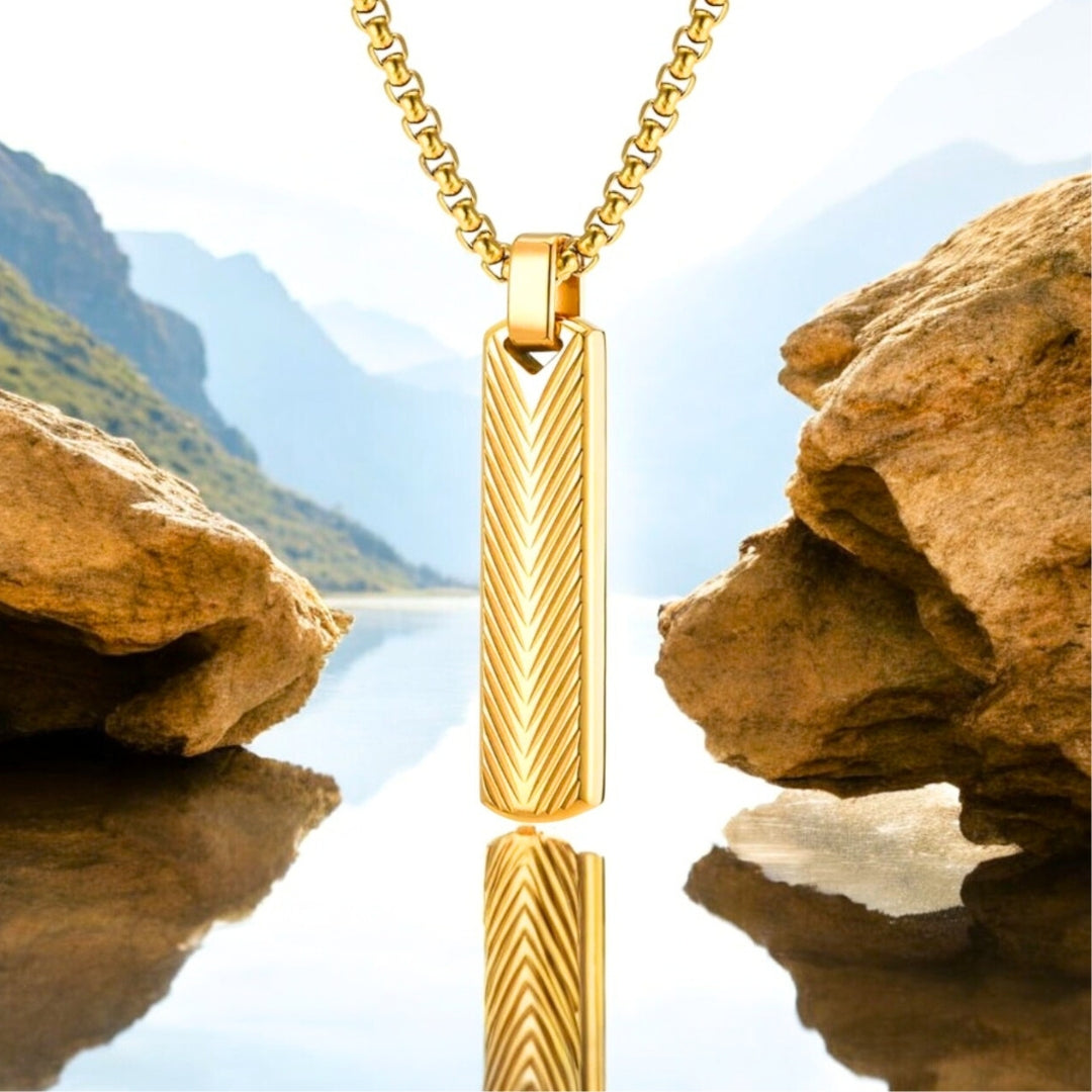Colliers homme – pendentifs- doré-barre-motifs-montagne