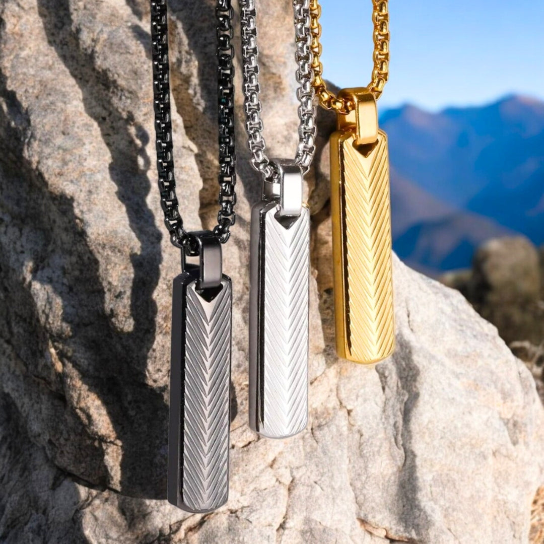 Colliers homme – pendentifs-argent-noire- doré-barre-motifs-montagnes