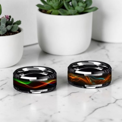  "Duo de bagues pour homme Aurore Magmatique modèles vert et orange sur marbre - mmihommesmodernes.com"