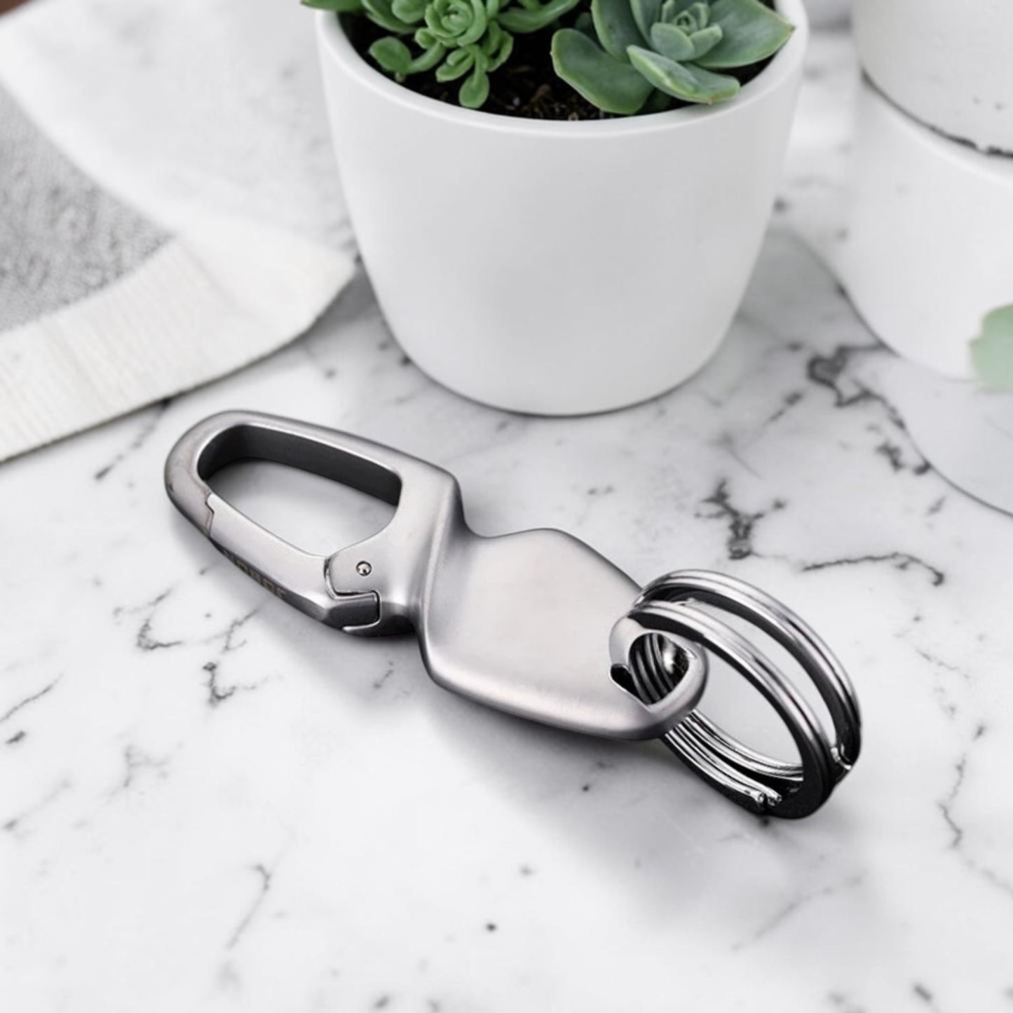  Porte-clés luxe homme couleur gris titane cuir acier mmihommesmodernes.com