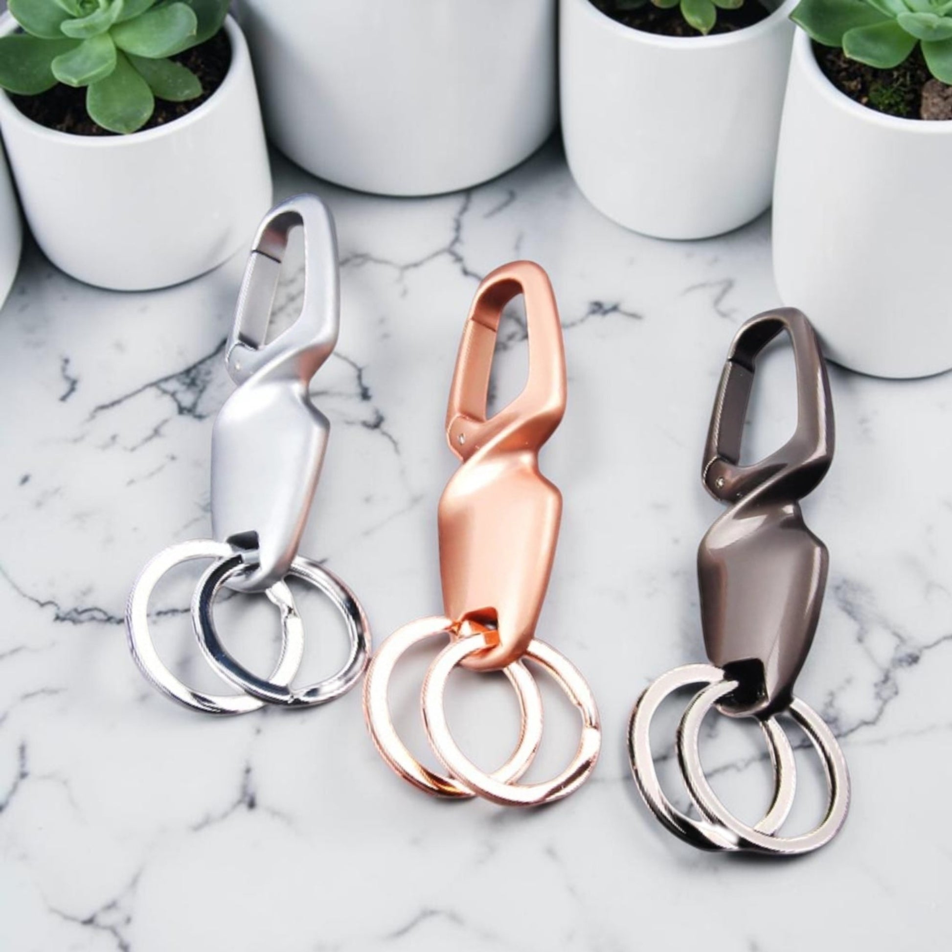  Porte-clés luxe homme mousqueton vue de profil finition métallique mmihommesmodernes.com
