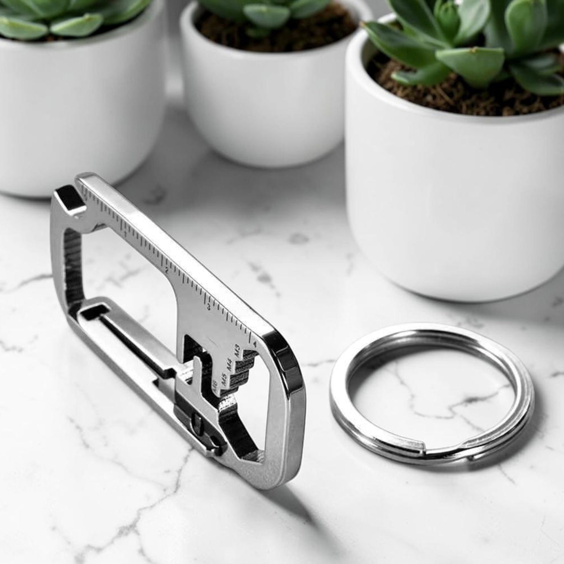 Porte clé multifonction TactikPro avec anneau détaché vue détail mmihommesmodernes.com