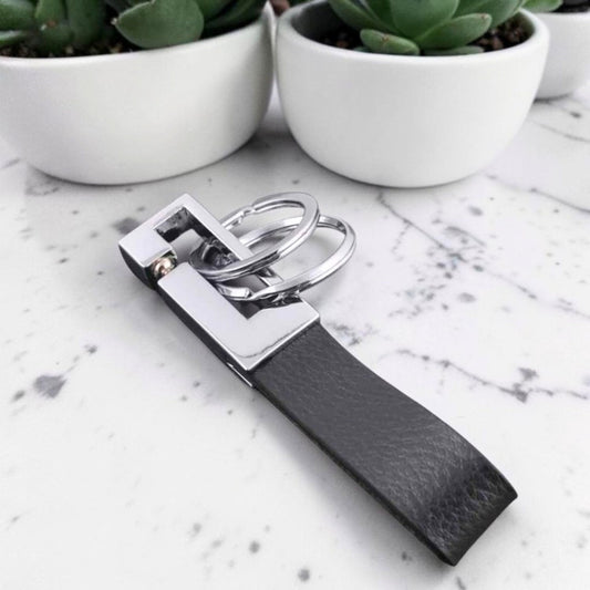Porte clés luxe | Élégance Cuir "Prestige" noir table marbre couché plantes