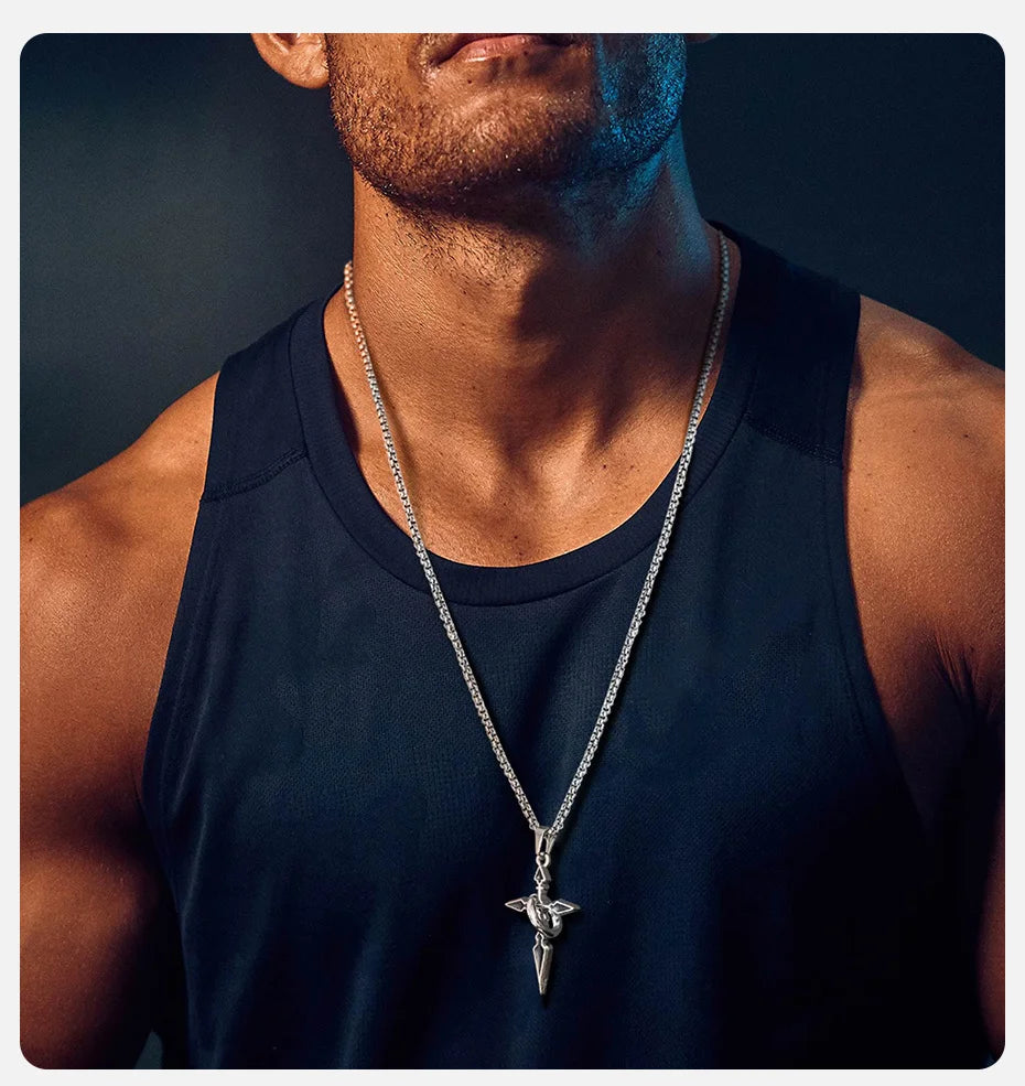 Collier pour homme ARROW CROSS™ : L'alliance parfaite entre style et spiritualité