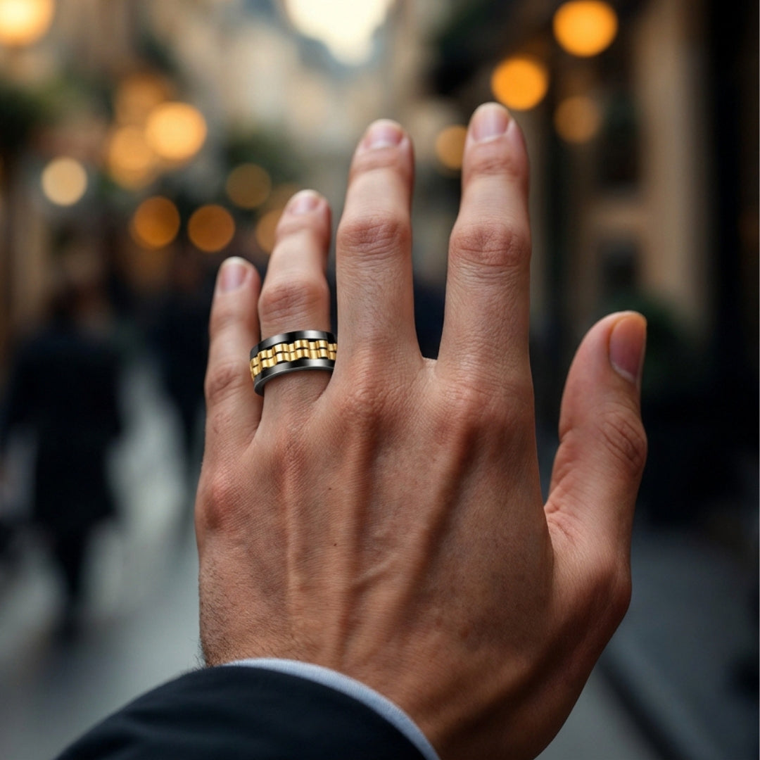bague homme Apex Noire & Métal dore noir main élégant professionnelle