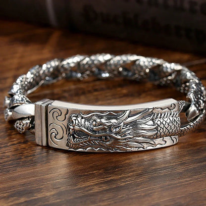 bracelet homme dragon head argent table bois presentation