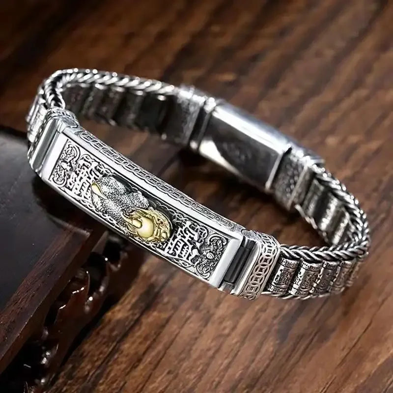 bracelet homme dragon pixiu acier inoxydable table   presentation bois