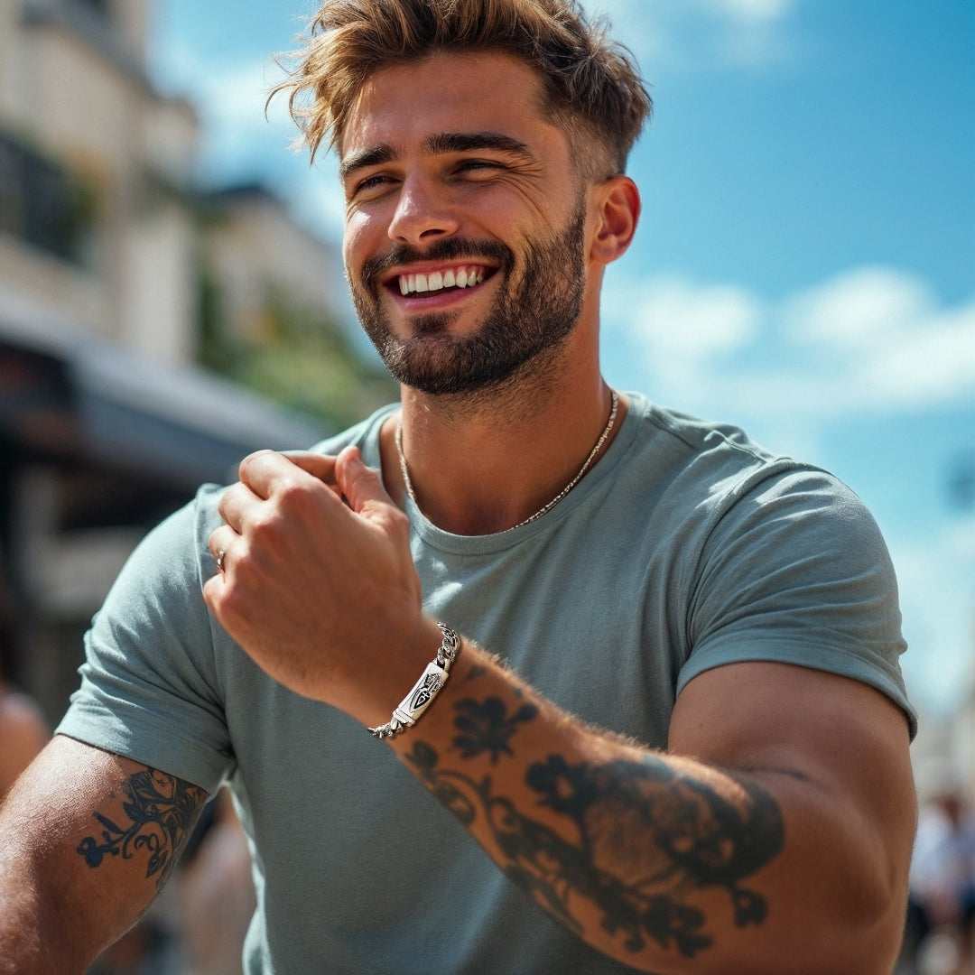 bracelet homme luxe arrow king homme exterieur bras main poignet t shirt