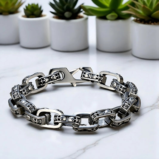 bracelet homme maillons skull crane table marbre plantes