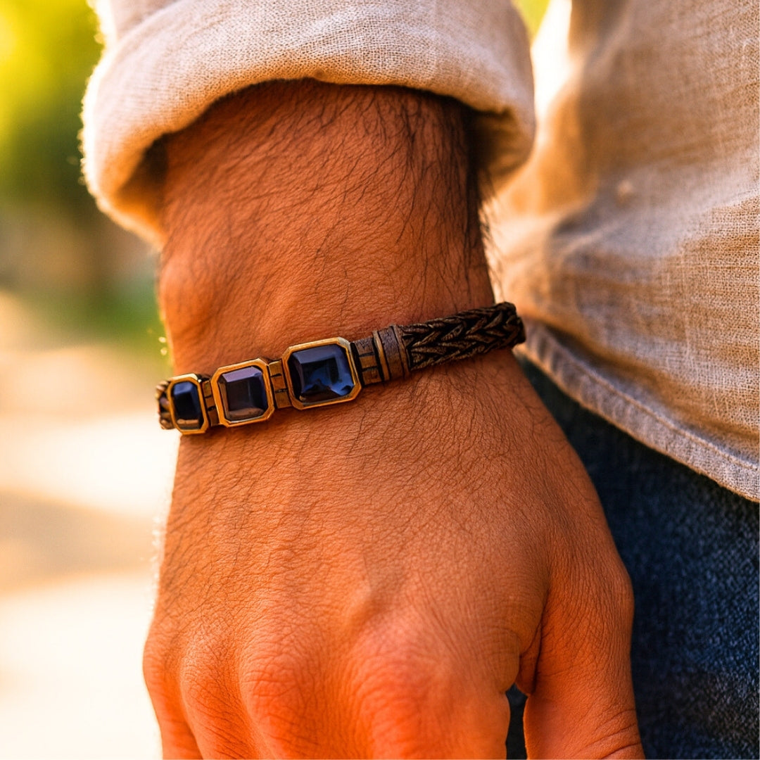 bracelet homme luxe poignet homme jeans exterieur