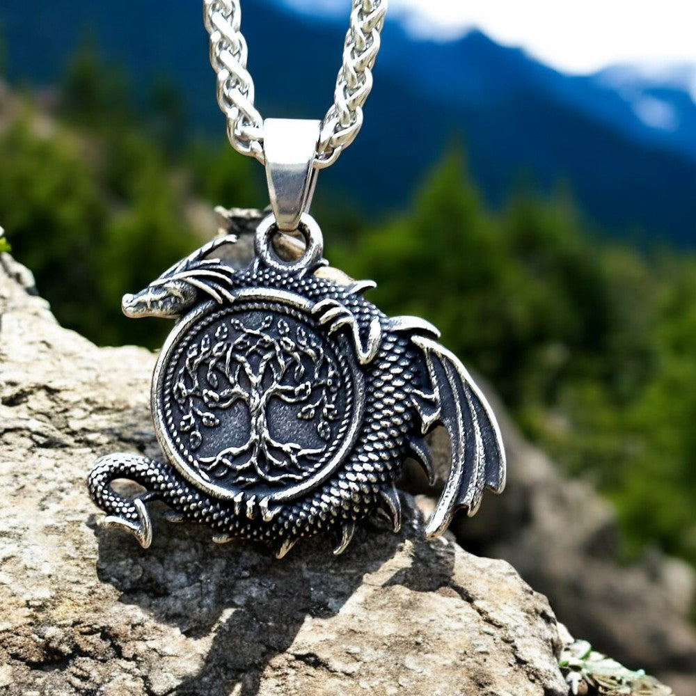 collier-homme-pendentif-arbre-de-vie-et-dragon-montagne-ciel