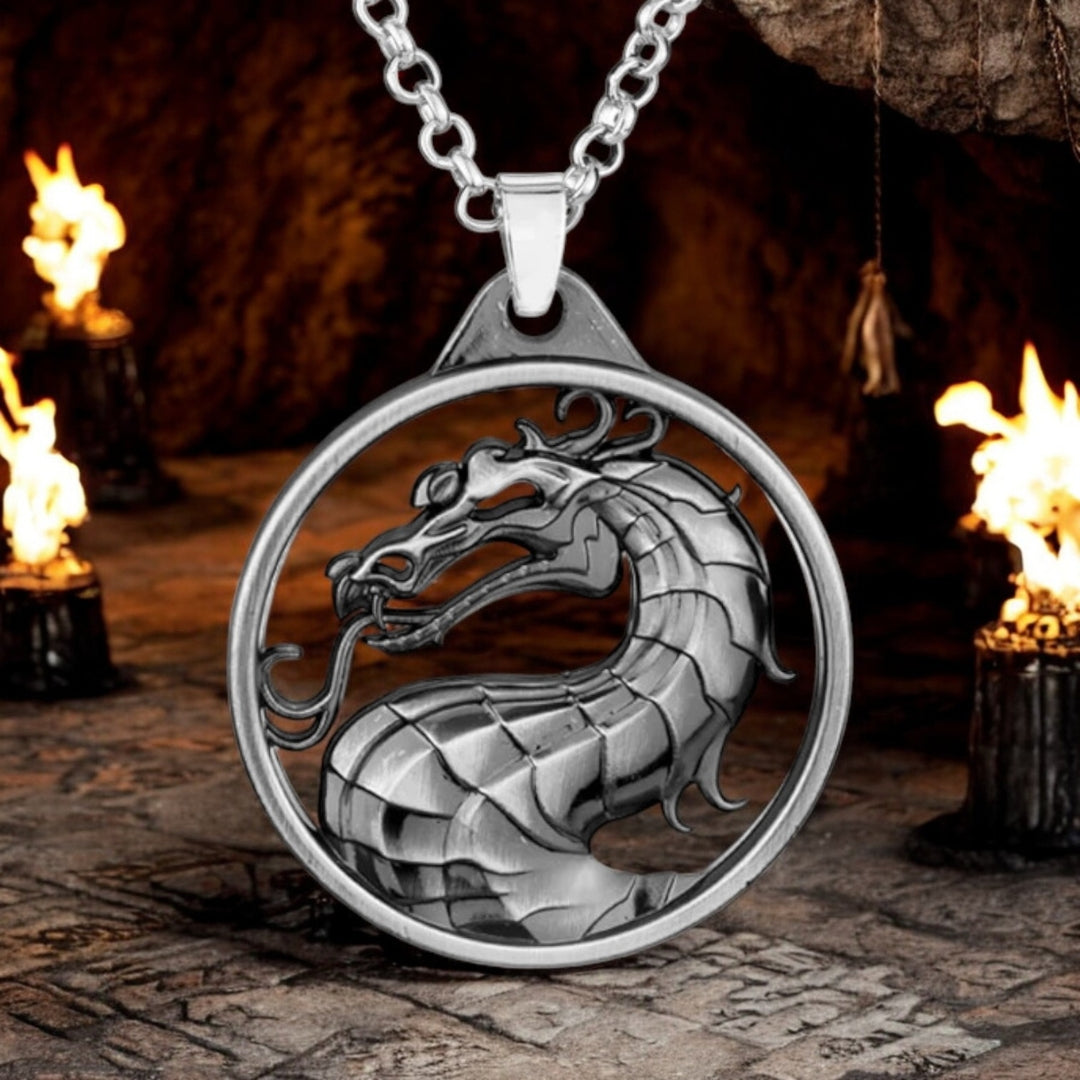 collier-homme-pendentif-dragon-chaine-acier-brossé-caverne