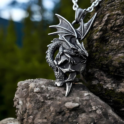 collier-homme-pendentif-dragon-tête-de-mort-montagne