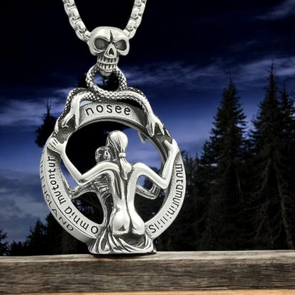 collier-homme-pendentif-miroir-magique-femme-tête-de-mort-forest-vieux-bois