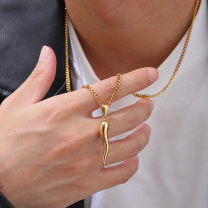 collier homme-pendentif-corne Italienne-look élégant-chance et prospérité-or-main