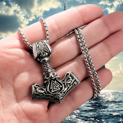 Collier-homme-pendentif-ancre-viking-main-mer